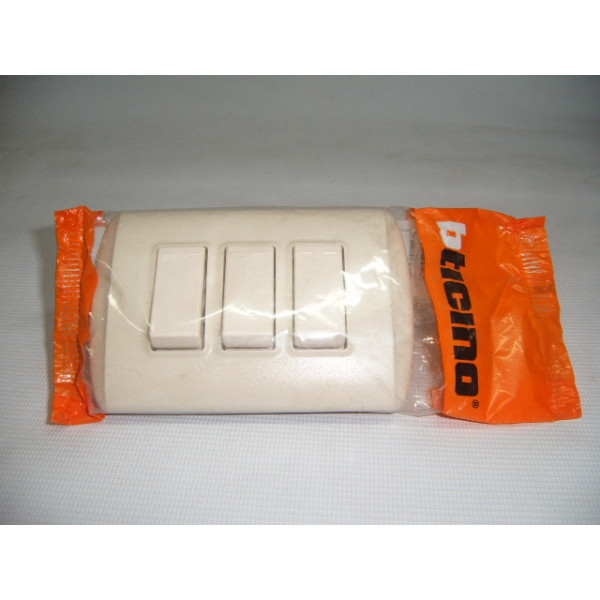 Interruptor triple embutido bticino marfil