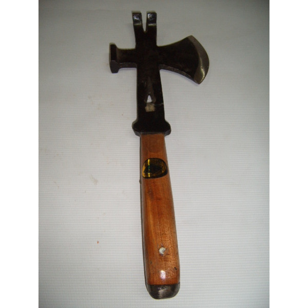 Hacha multiuso con mango